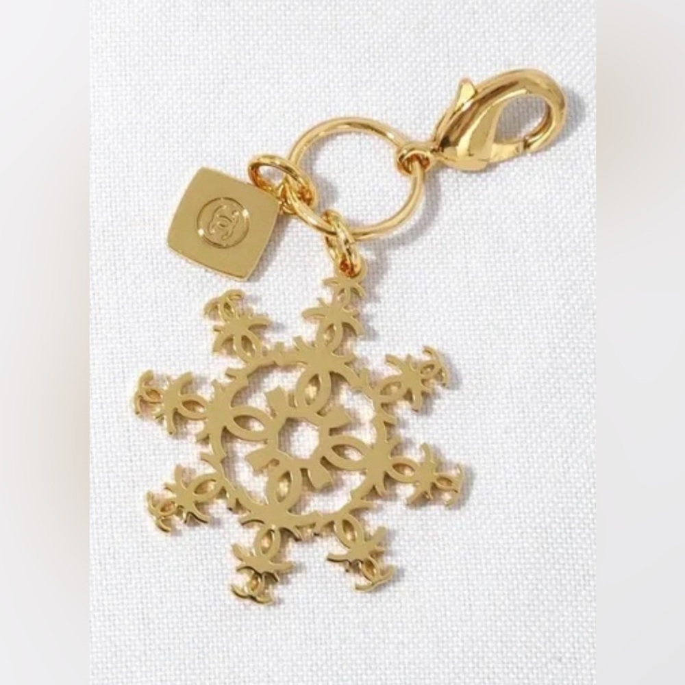 Chanel Holiday Charms Gold CC Snowflake - Picture 3 of 6